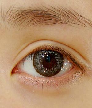 美瞳 美麗背后的風(fēng)險(xiǎn)與正確使用指南